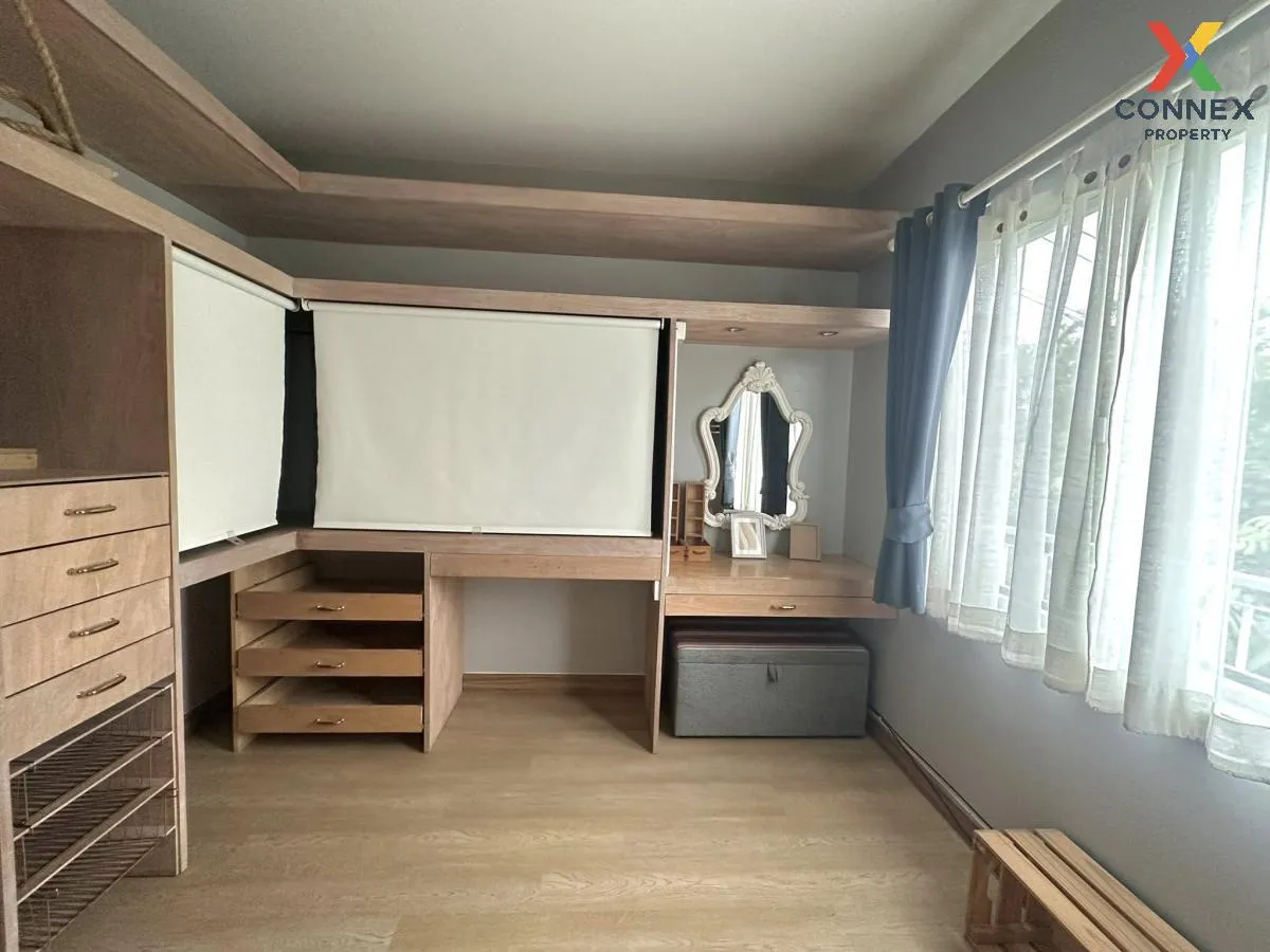 For Rent House , The Village Bangna - Wongwaen 2 , corner unit , 
