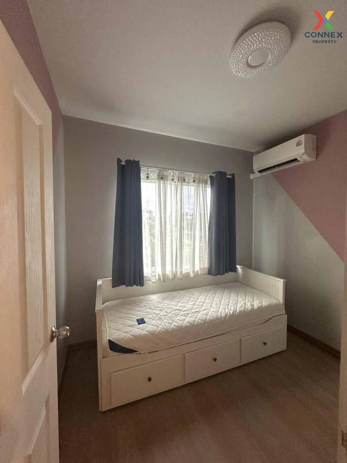 For Rent House , The Village Bangna - Wongwaen 2 , corner unit , 