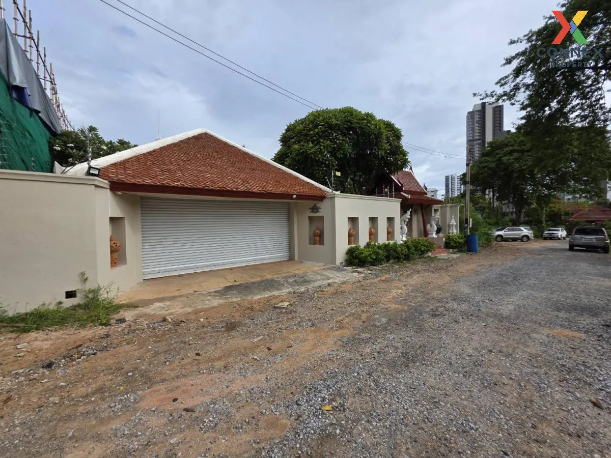 For Sale land area 1-0-99.6 square wah Pattaya City Chonburi , Mu 2