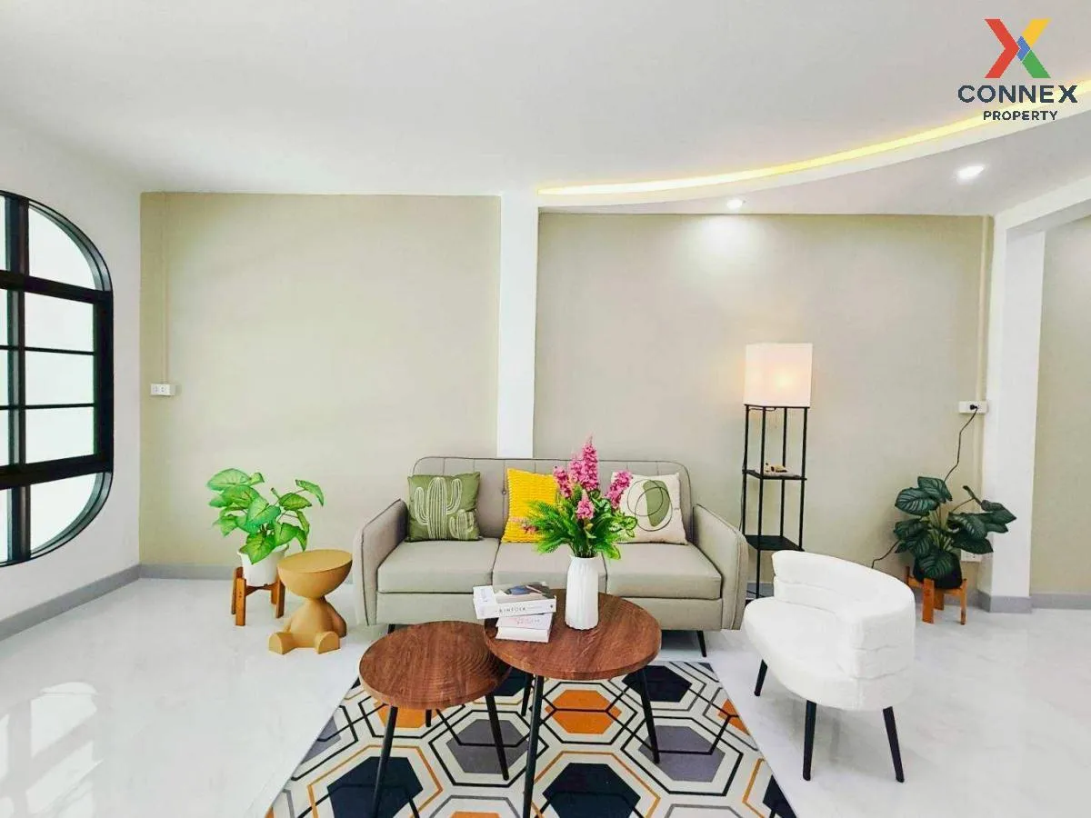 For Sale Townhouse/Townhome  , K.C. Ramindra 1 , wide frontage ,  4