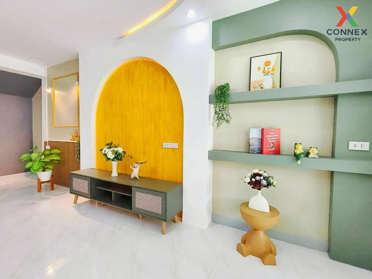 For Sale Townhouse/Townhome  , K.C. Ramindra 1 , wide frontage , 