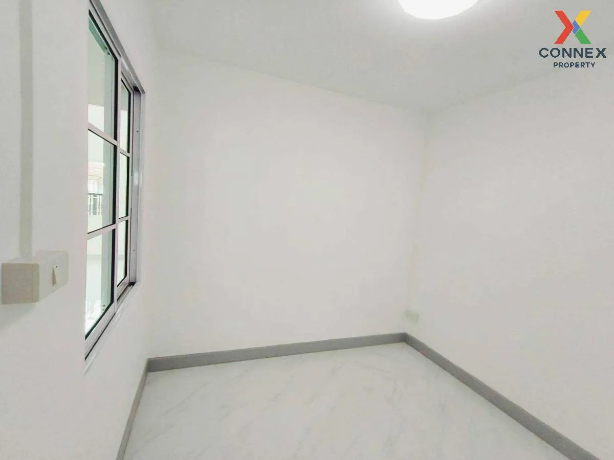 For Sale Townhouse/Townhome  , K.C. Ramindra 1 , wide frontage , 