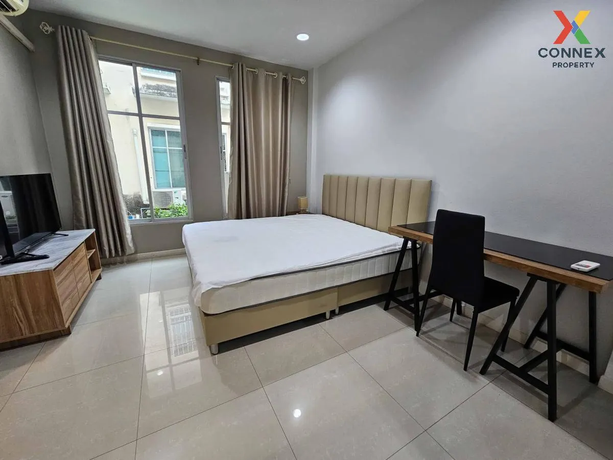 For Rent Townhouse/Townhome  , Baan Klangkrung Grande Vienna Rama