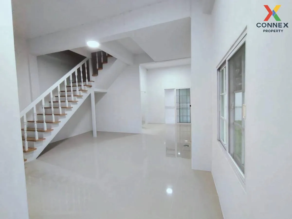 For Sale Townhouse/Townhome  , Baan Suktawee Village , Salathamma