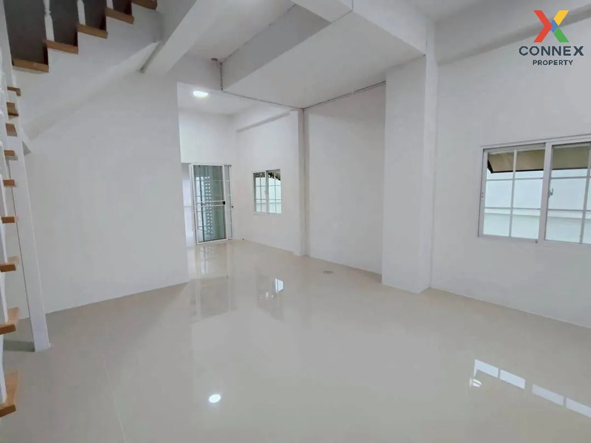 For Sale Townhouse/Townhome  , Baan Suktawee Village , Salathamma