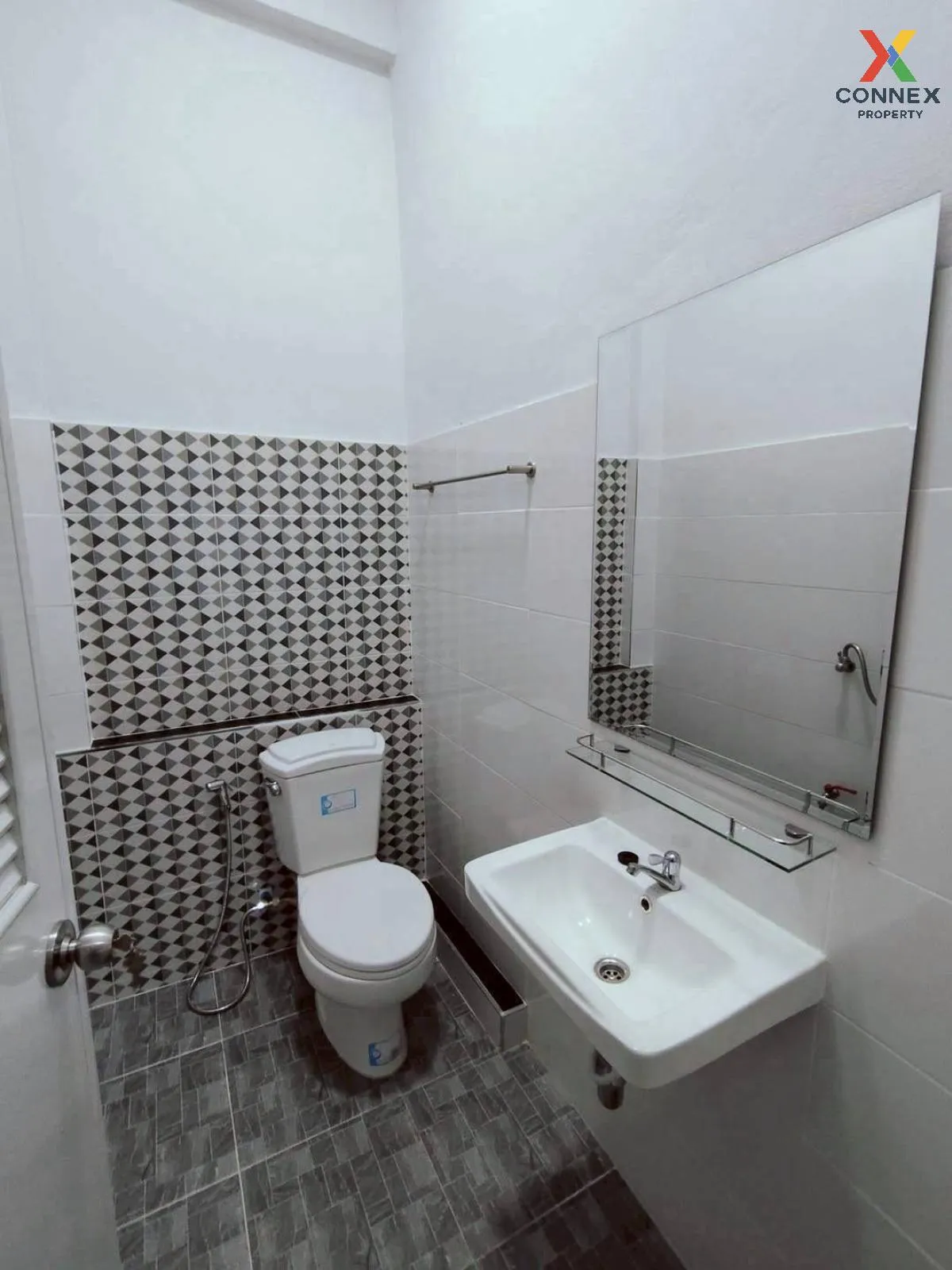 For Sale Townhouse/Townhome  , Baan Suktawee Village , Salathamma