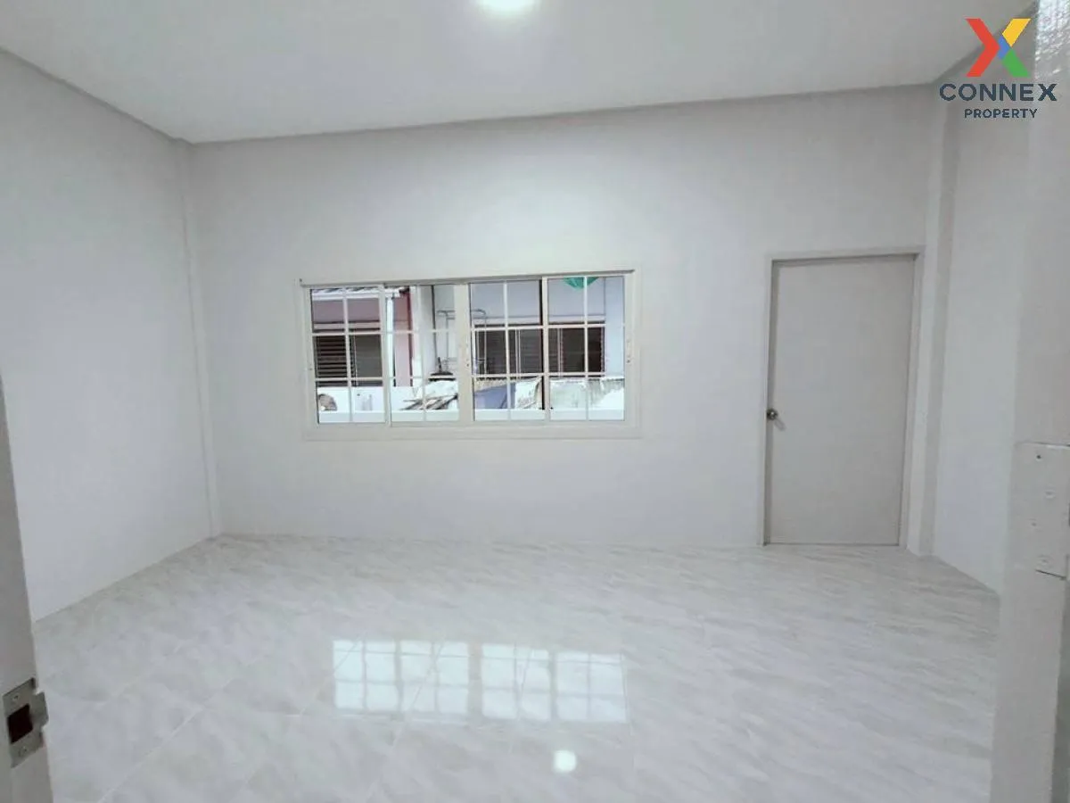 For Sale Townhouse/Townhome  , Baan Suktawee Village , Salathamma