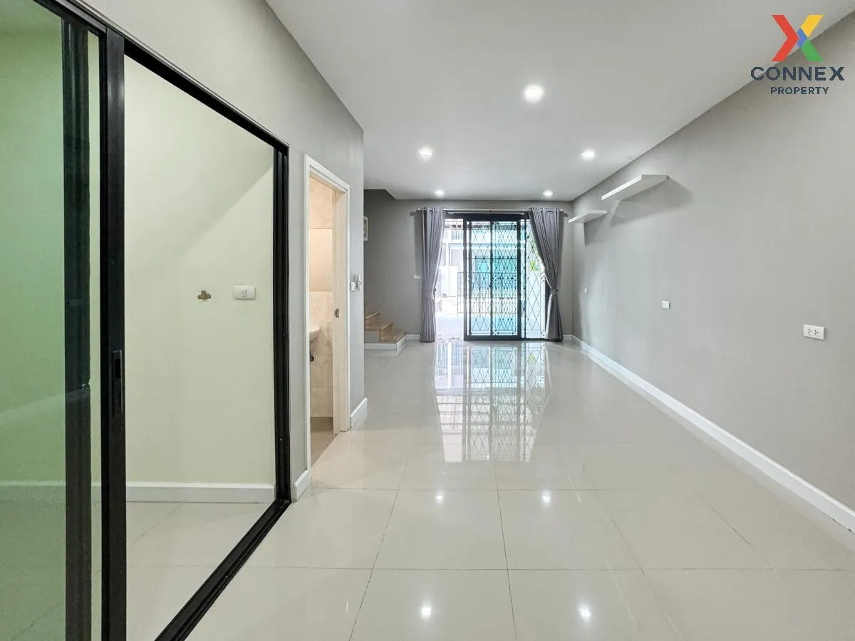 For Sale Townhouse/Townhome  , The Village Rangsit-Wongwaen , Lat