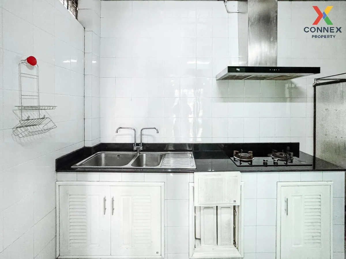 For Sale Townhouse/Townhome  , The Village Rangsit-Wongwaen , Lat