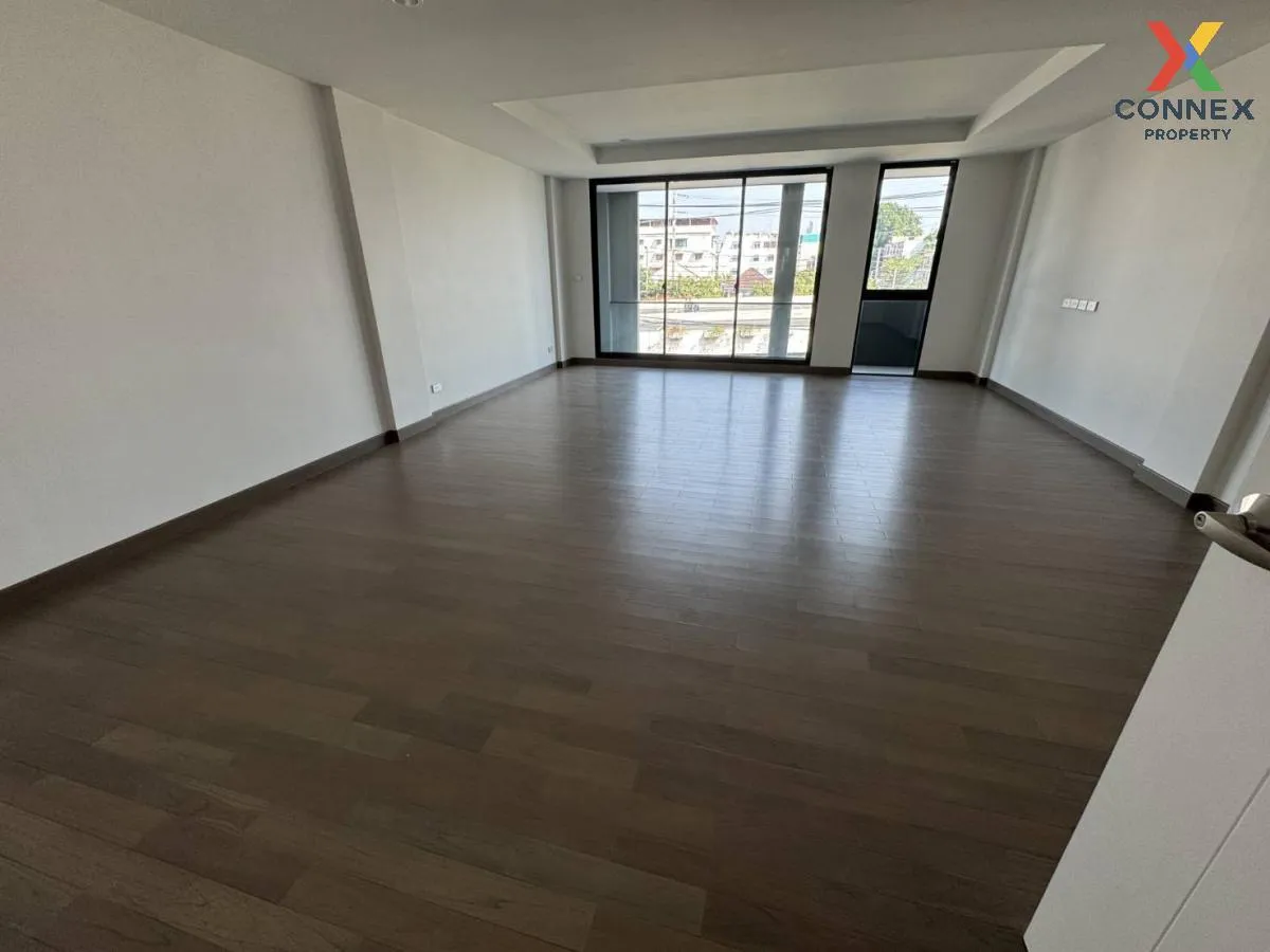 เช่าโฮมออฟฟิศ  ศุภาลัย แกรนด์ เอสเซ้นส์ @ ท่าพระ อินเตอร์เชนจ์ วั