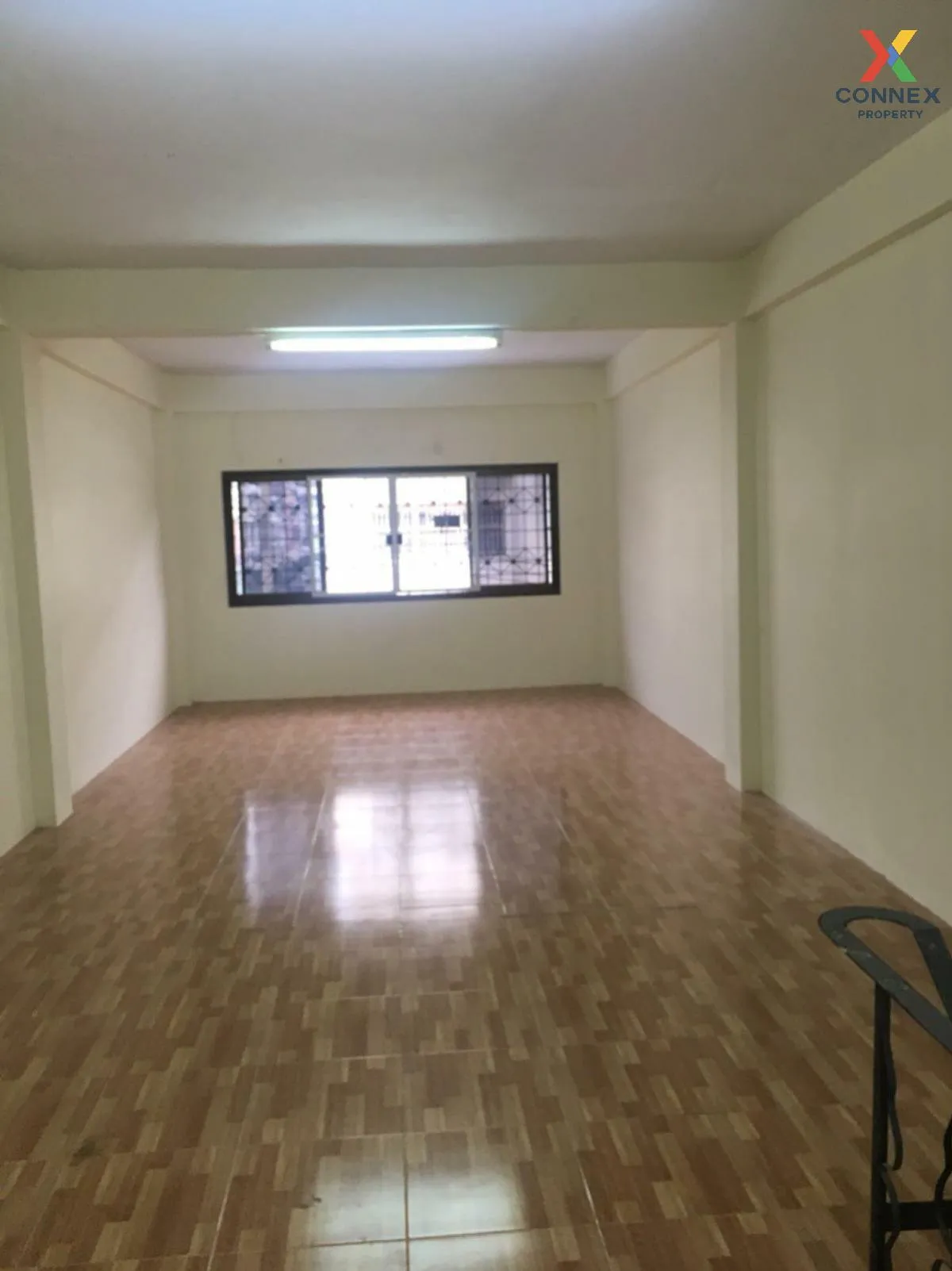 For Rent Commercial building 3.5 floors area 200 square meters Th 3