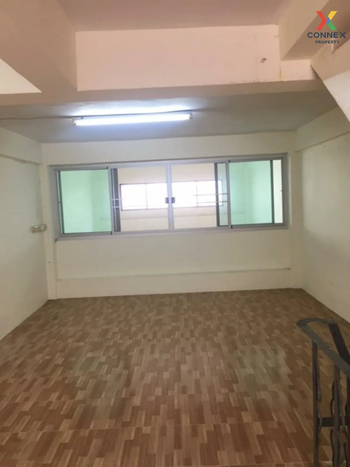 For Rent Commercial building 3.5 floors area 200 square meters Th 4