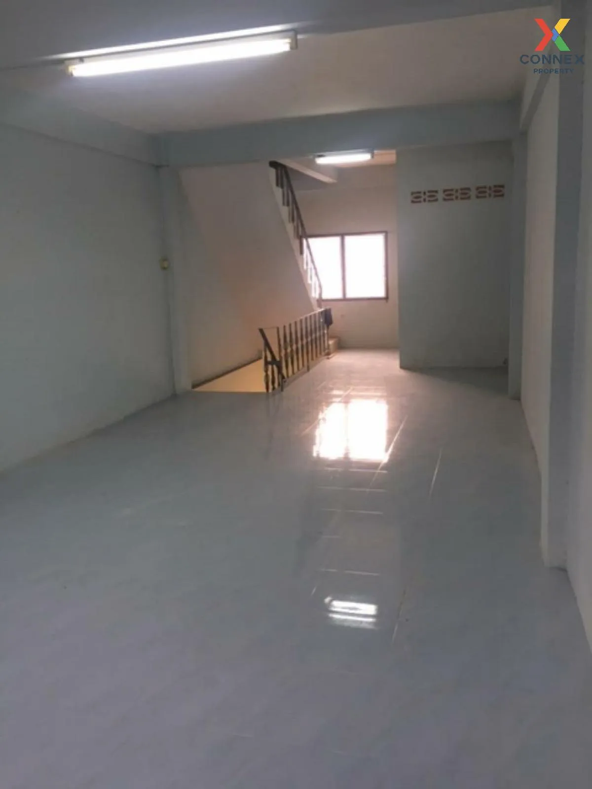 For Rent Commercial building 3.5 floors area 200 square meters Th