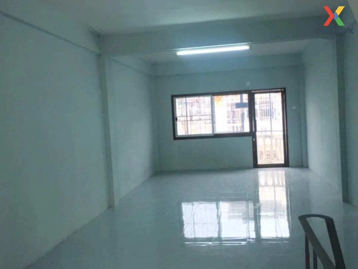 For Rent Commercial building 3.5 floors area 200 square meters Th