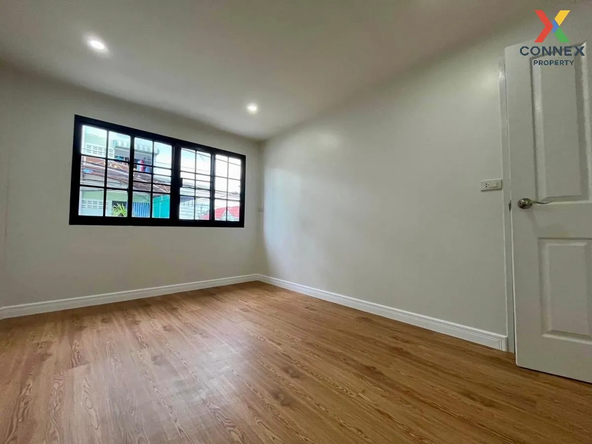 For Sale Townhouse/Townhome  , Benjasuk Suksawat 76 , Bang Chak ,