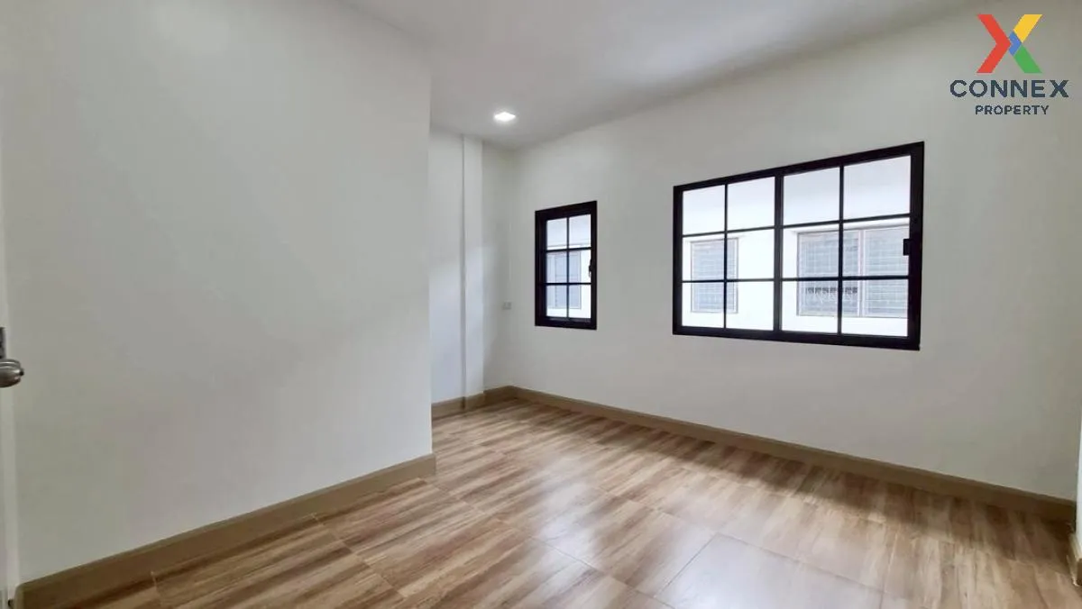 For Sale Townhouse/Townhome  , Muang Ramintra , Sam Wa Tawan Tok 