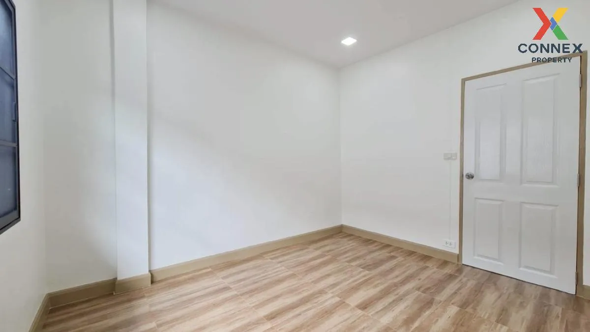 For Sale Townhouse/Townhome  , Muang Ramintra , Sam Wa Tawan Tok 