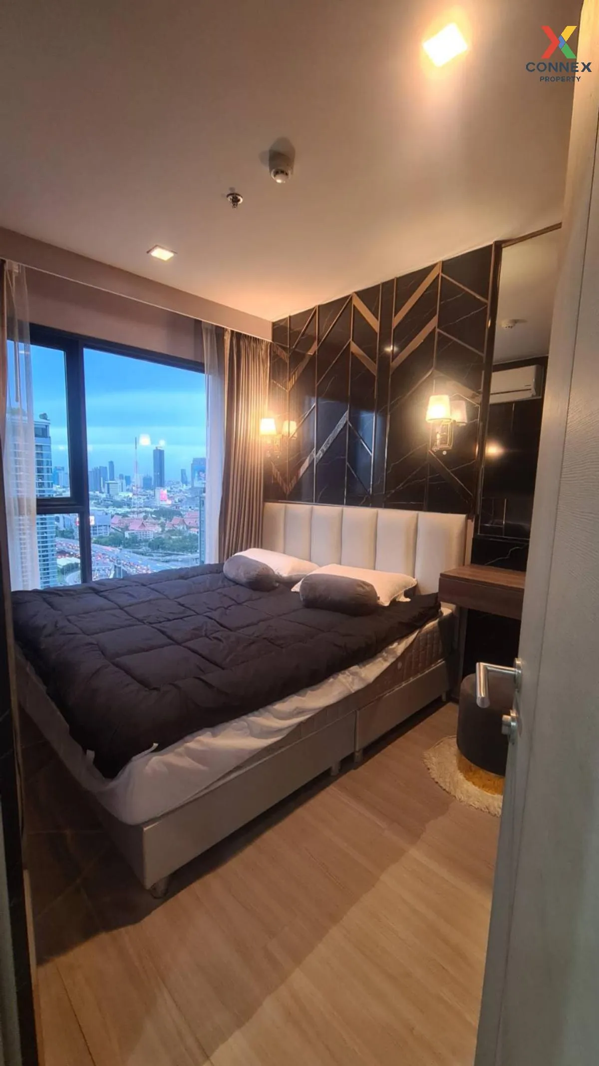 For Rent Condo , Life Asoke - Rama 9 , nice view , high floor , n 3