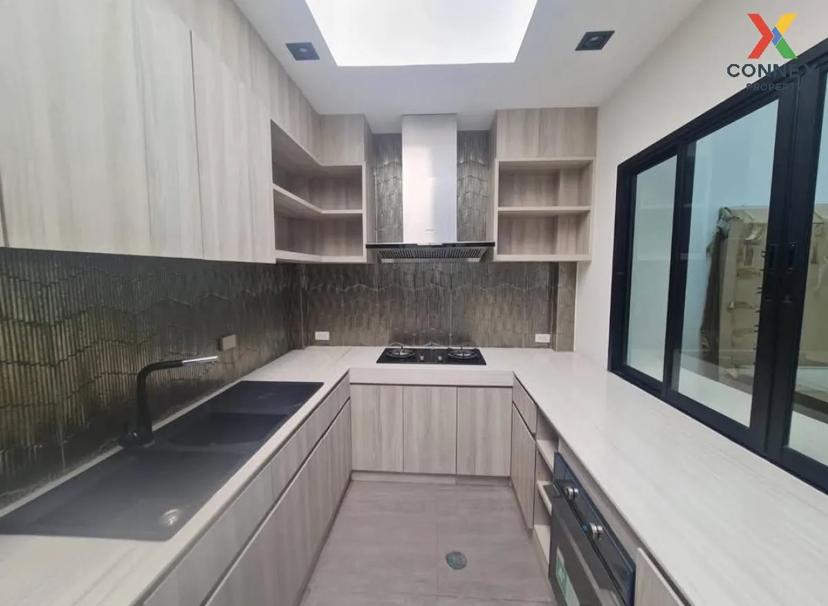 ขายทาวน์เฮ้าส์/ทาวน์โฮม  เนอวานา ดีฟายน์ พระราม 9 หน้ากว้าง สวนหล