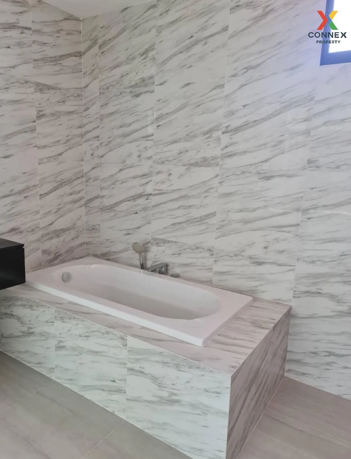 ขายทาวน์เฮ้าส์/ทาวน์โฮม  เนอวานา ดีฟายน์ พระราม 9 หน้ากว้าง สวนหล