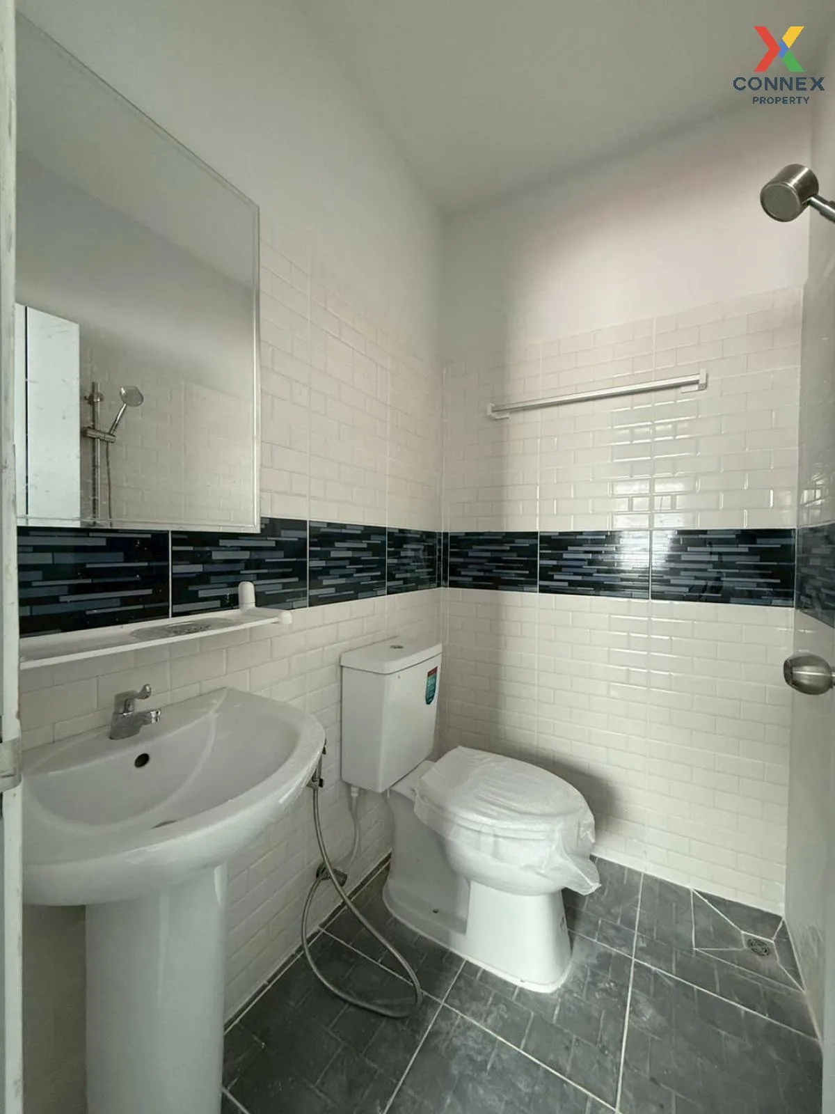 ขายทาวน์เฮ้าส์/ทาวน์โฮม  เปี่ยมสุข (ปากเกร็ดซอยวัดกู้) บางพูด ปาก