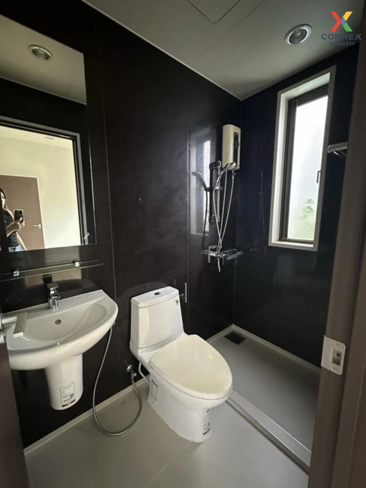 ขายทาวน์เฮ้าส์/ทาวน์โฮม  ไซมิส บลอสซั่ม แอท แฟชั่น MRT-วงแหวนตะวั