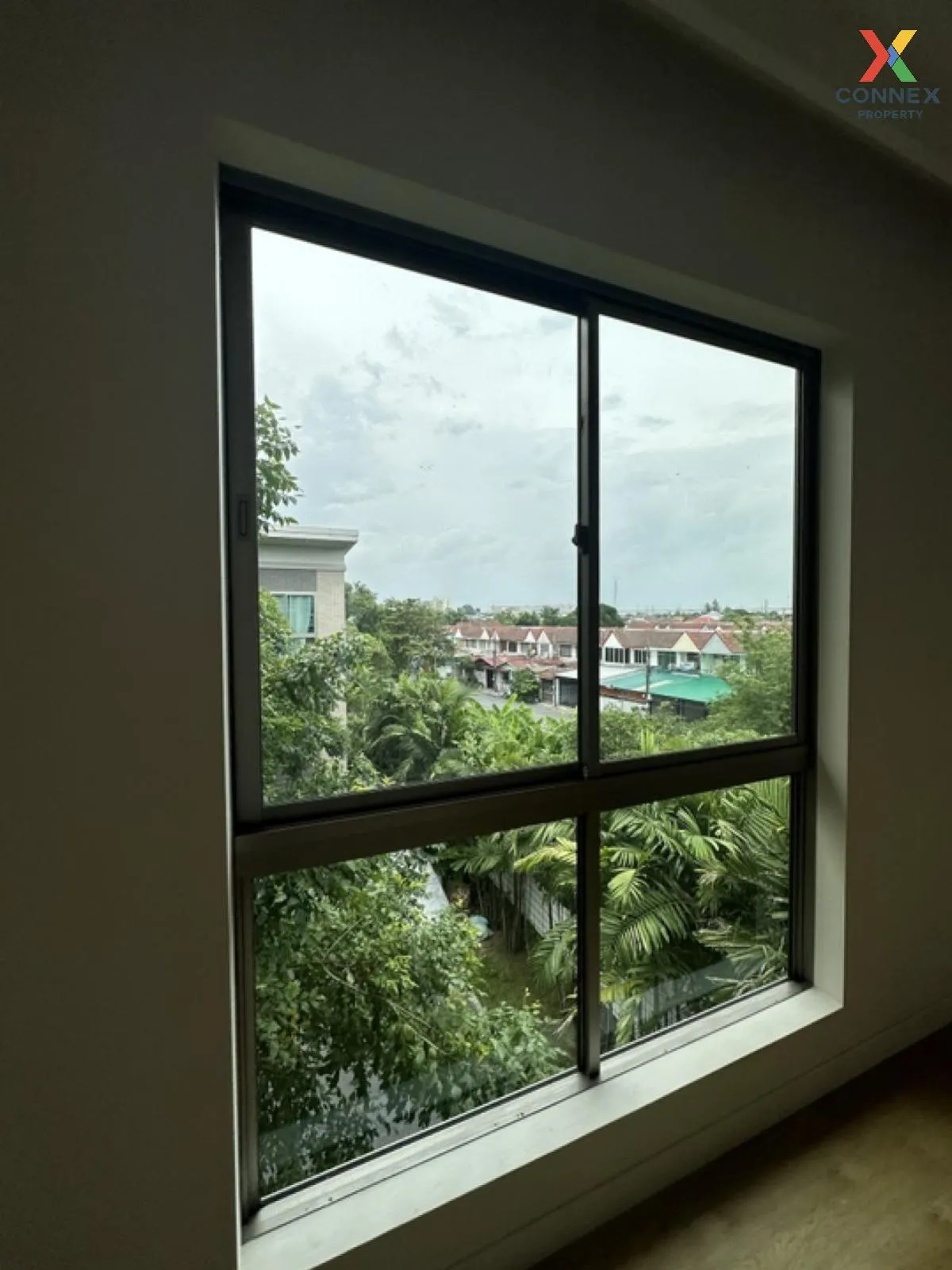 ขายทาวน์เฮ้าส์/ทาวน์โฮม  ไซมิส บลอสซั่ม แอท แฟชั่น MRT-วงแหวนตะวั