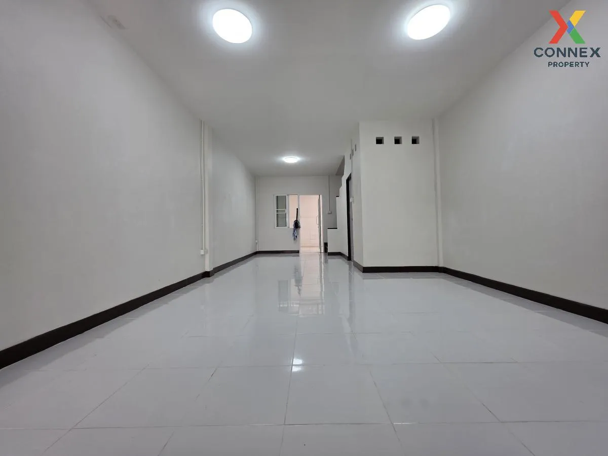 ขายทาวน์เฮ้าส์/ทาวน์โฮม  บ้านร่มเงาไม้ รีโนเวทใหม่ บางบัวทอง บางบ