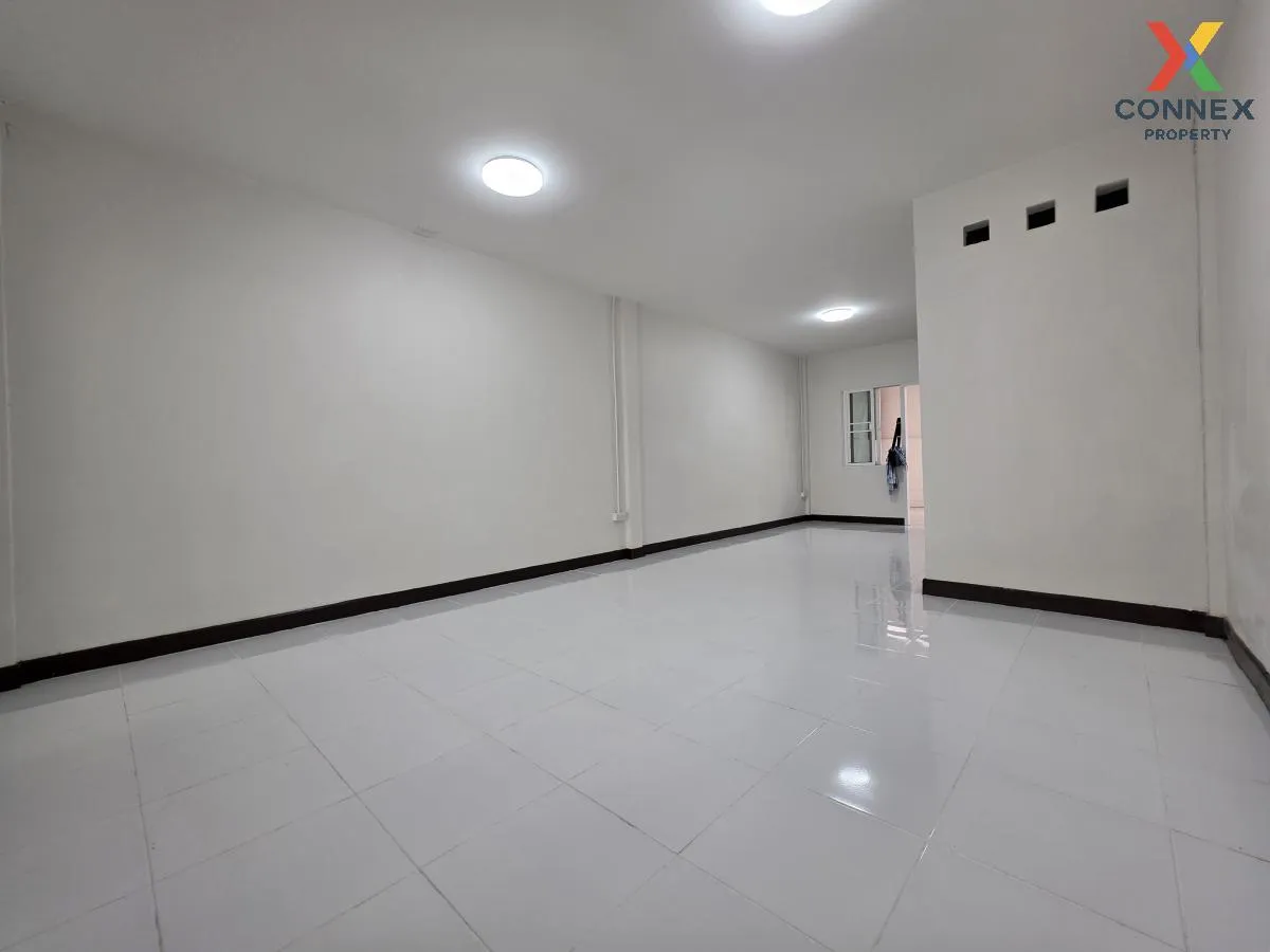 ขายทาวน์เฮ้าส์/ทาวน์โฮม  บ้านร่มเงาไม้ รีโนเวทใหม่ บางบัวทอง บางบ