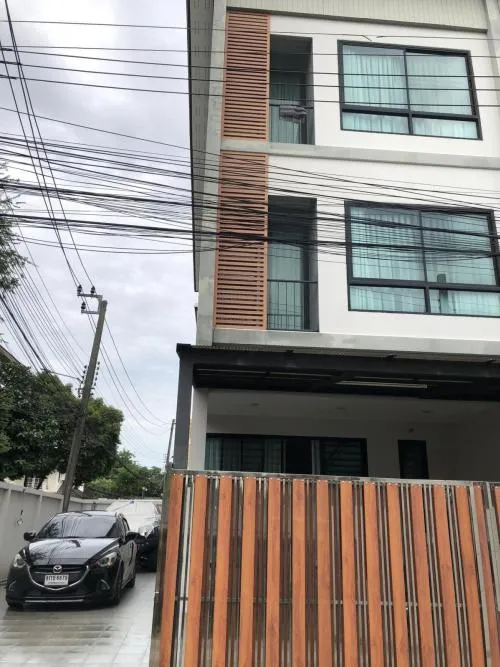 For Sale 3-storey townhouse, Punnawitthi 31, 42 sq m. , Bang Chak , Phra Khanong , Bangkok , CX-128358