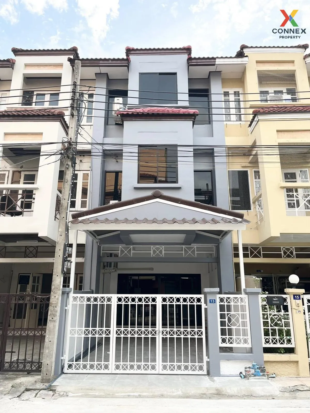 เช่าทาวน์โฮม 3 ชั้น เลียบทางด่วนรามอินทรา 200 ตารางเมตร ท่าแร้ง เ 1