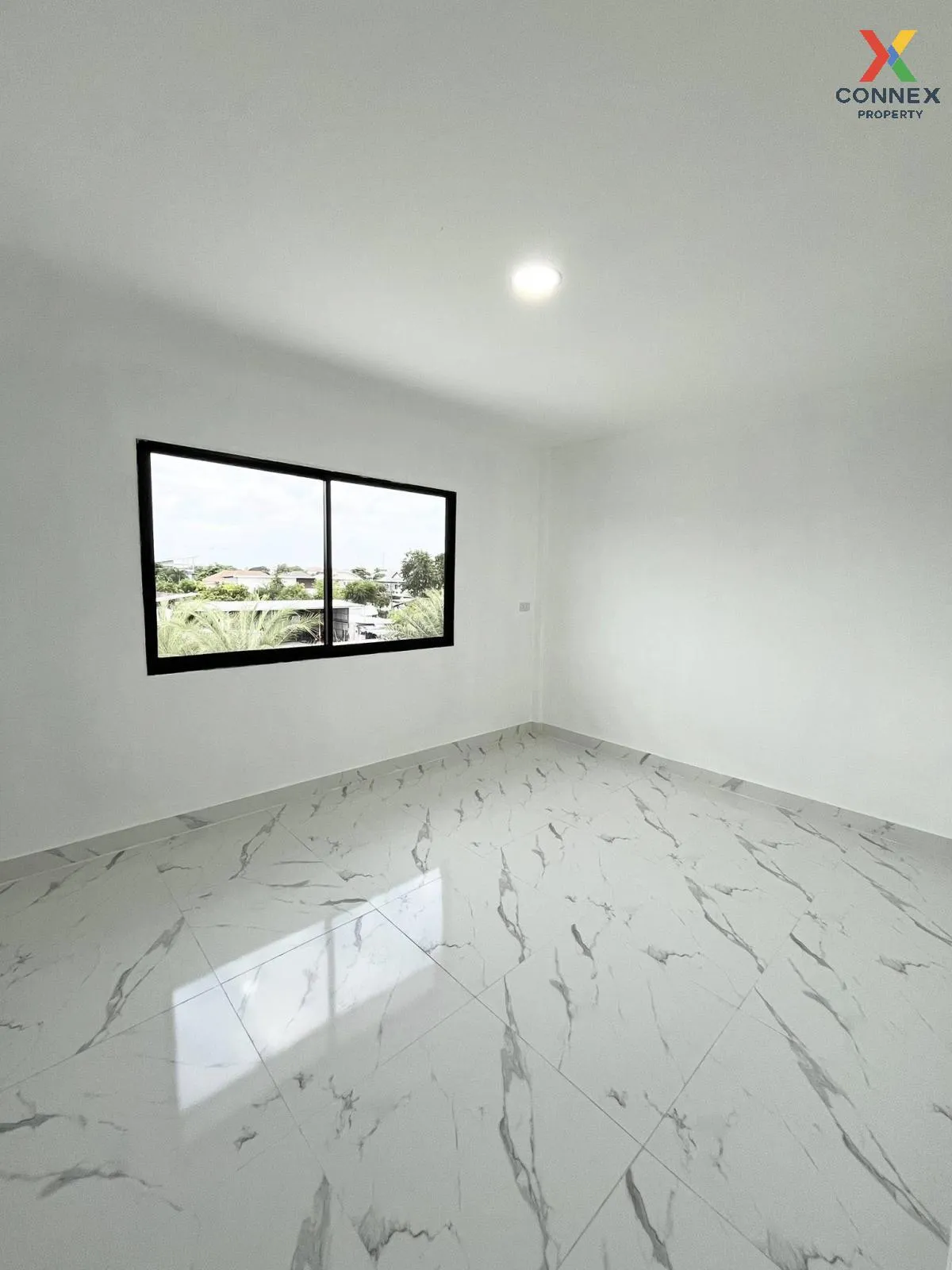 เช่าทาวน์โฮม 3 ชั้น เลียบทางด่วนรามอินทรา 200 ตารางเมตร ท่าแร้ง เ 3