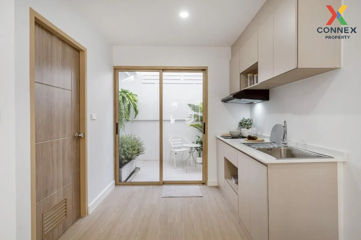 For Rent Townhouse/Townhome  , Maneeya , MRT-Vatcharaphol , Khlon