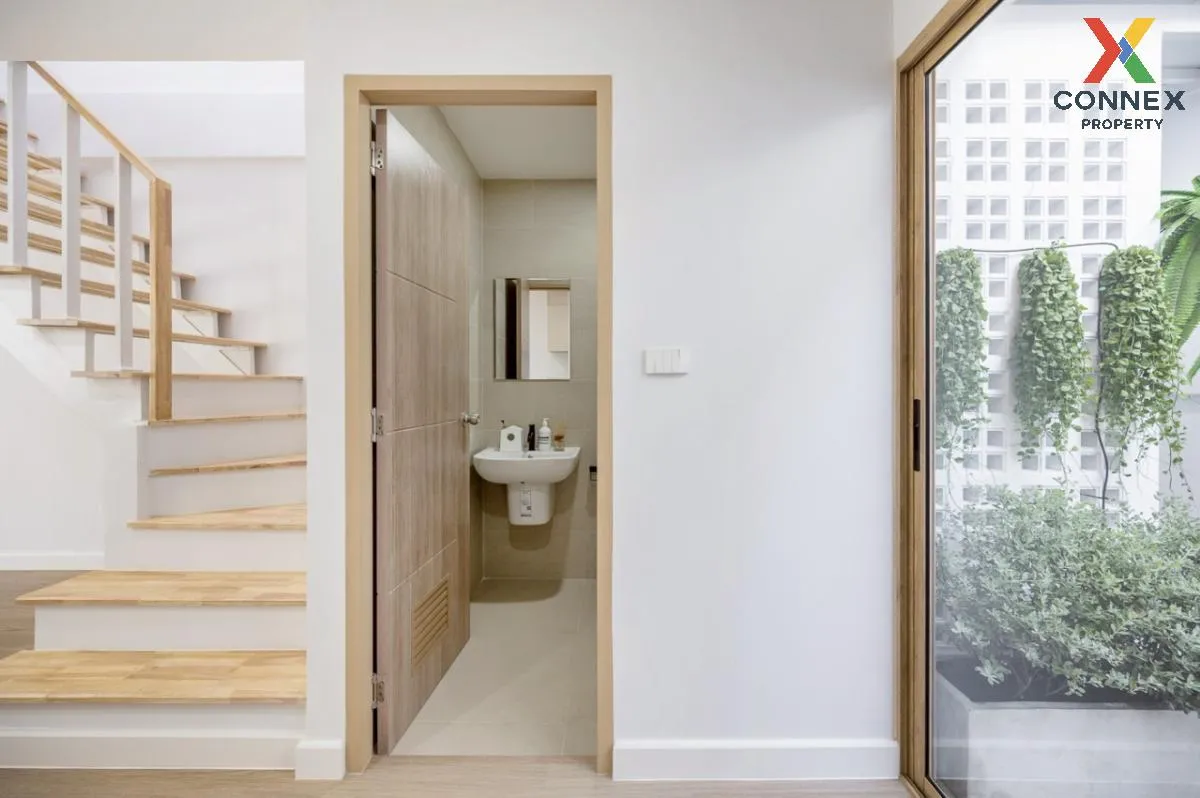 For Rent Townhouse/Townhome  , Maneeya , MRT-Vatcharaphol , Khlon