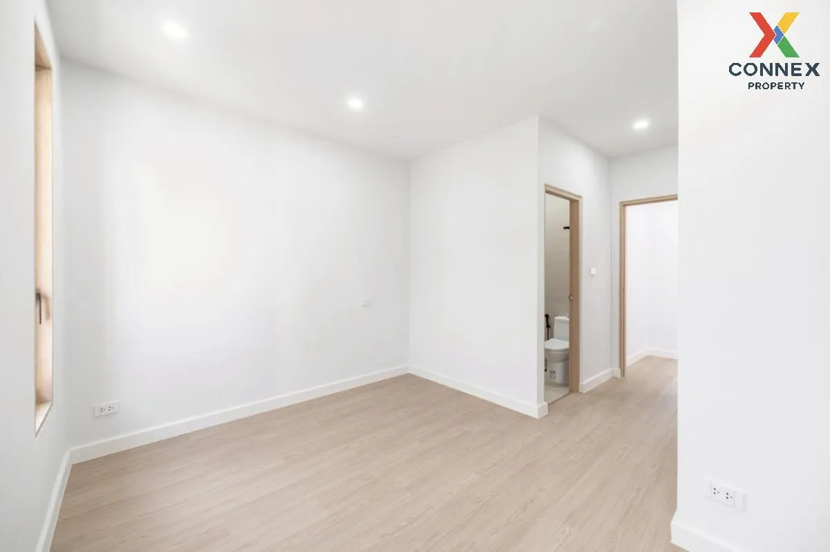 For Rent Townhouse/Townhome  , Maneeya , MRT-Vatcharaphol , Khlon