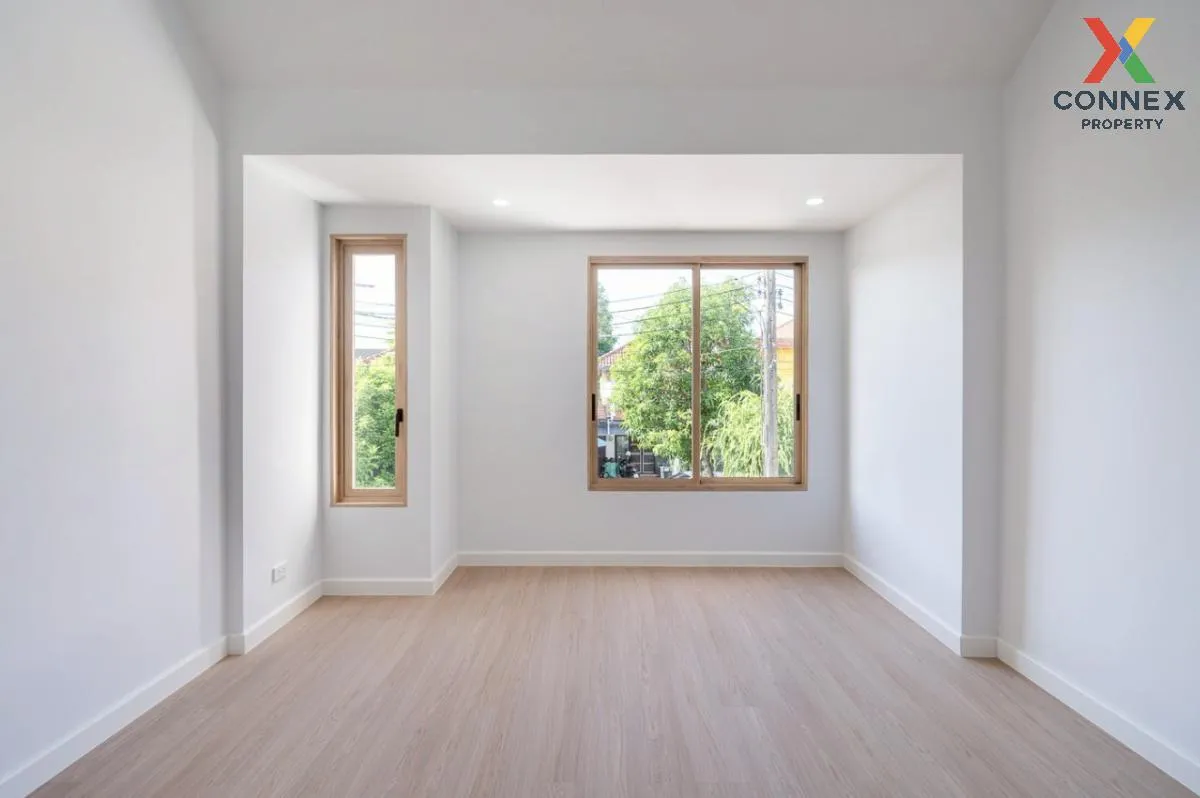 For Rent Townhouse/Townhome  , Maneeya , MRT-Vatcharaphol , Khlon