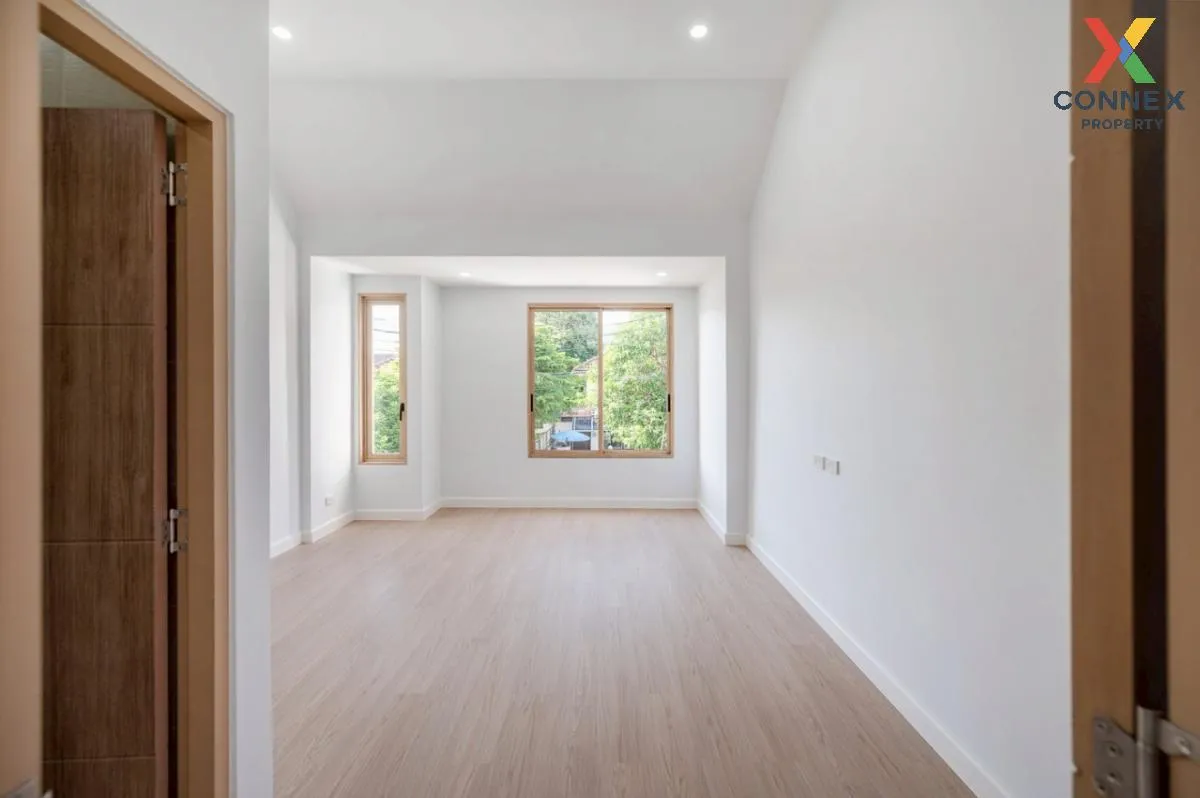 For Rent Townhouse/Townhome  , Maneeya , MRT-Vatcharaphol , Khlon