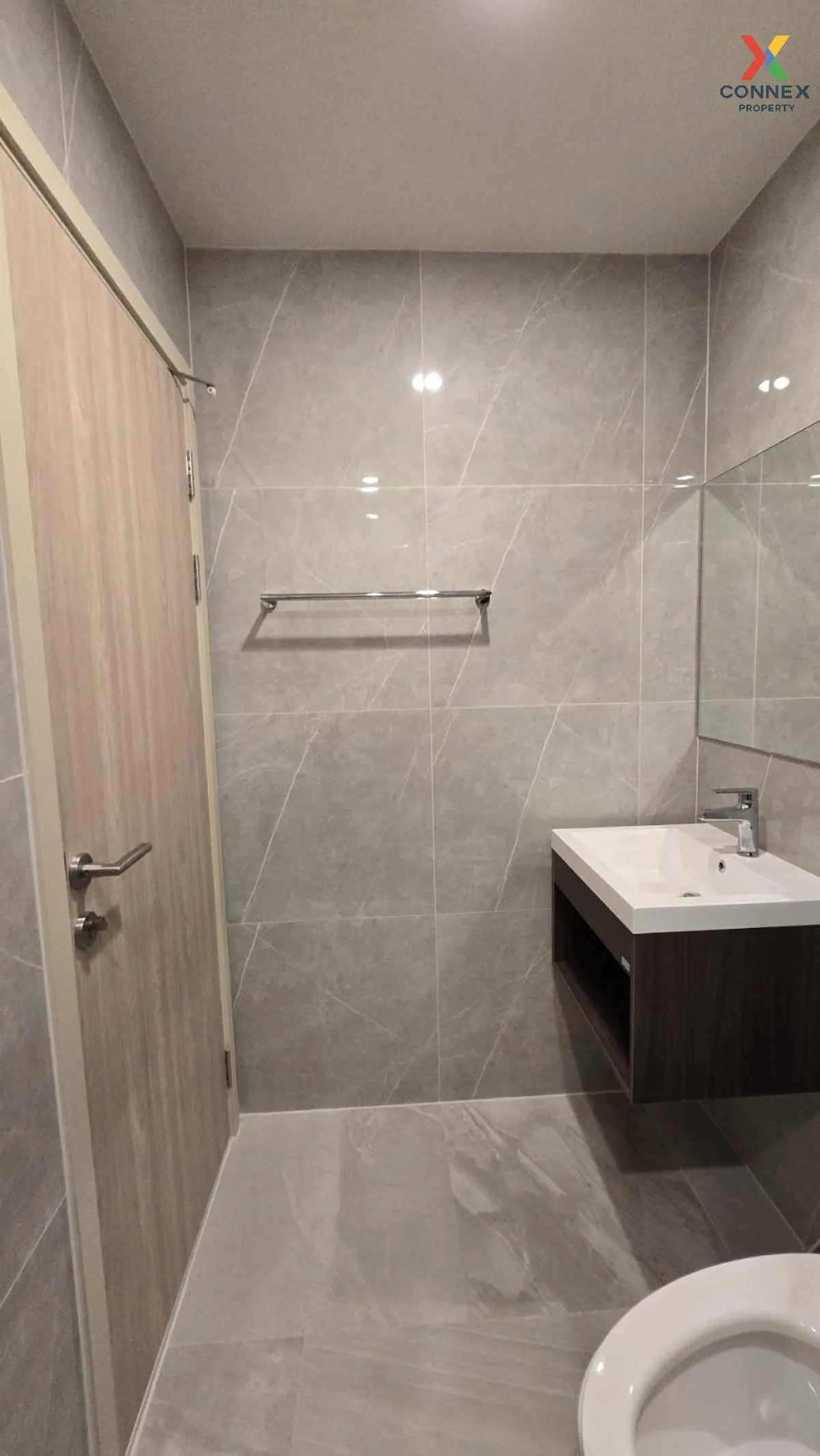 For Rent Condo , Nue District R9 , high floor , MRT-Phra Ram 9 , 