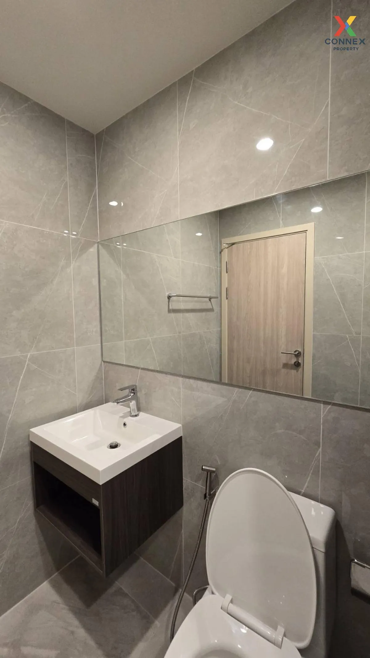 For Rent Condo , Nue District R9 , high floor , MRT-Phra Ram 9 , 