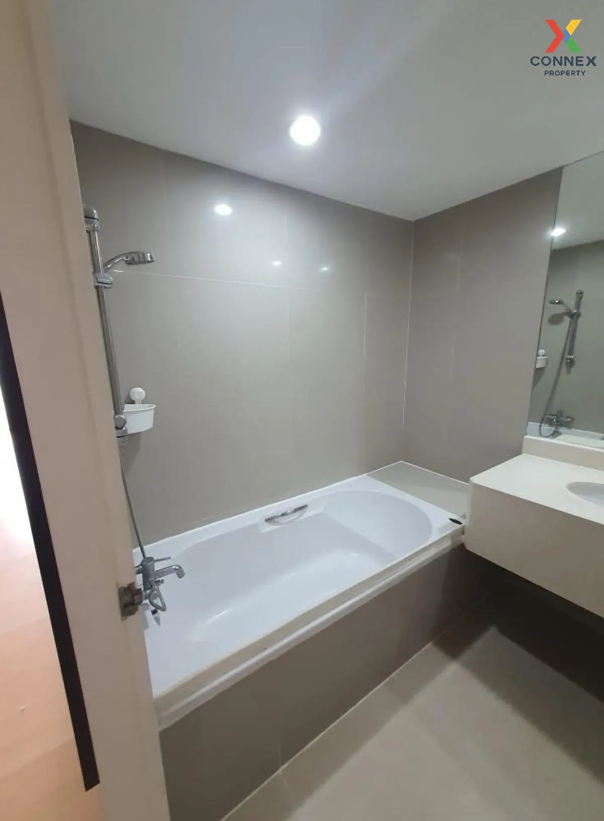 เช่าคอนโด  เดอะ เทรนดี้ คอนโดมิเนียม BTS-นานา คลองเตยเหนือ เขต วั 4