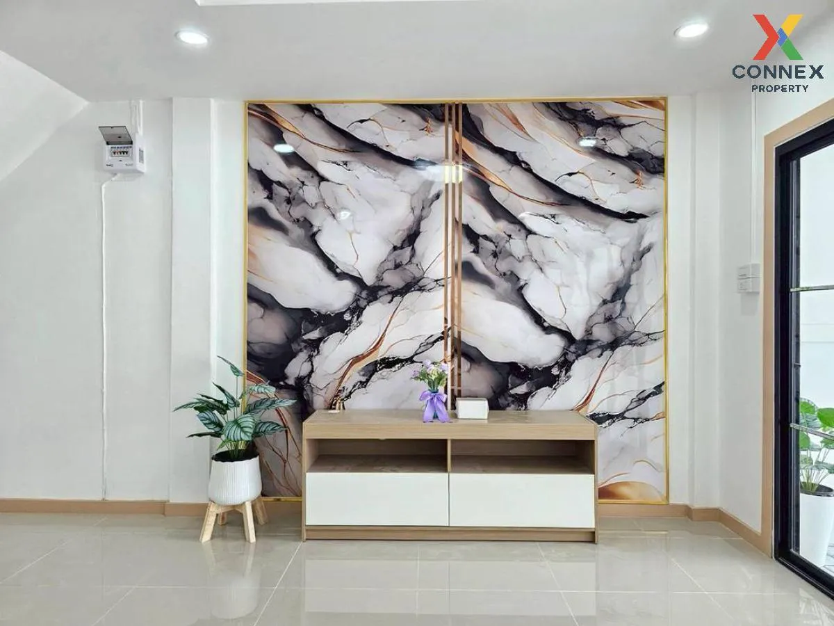 ขายทาวน์เฮ้าส์/ทาวน์โฮม  บ้านปิยวรารมย์ 1 รีโนเวทใหม่ บางบัวทอง บ