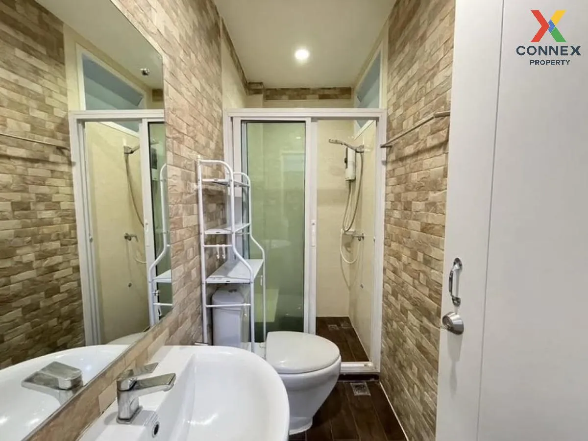 For Rent 3-storey townhouse, usable area 180 sq m, in the heart o