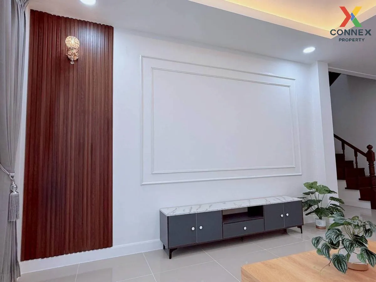 For Sale Townhouse/Townhome  , Baan Tawanna Ville khong 9 , newly 4