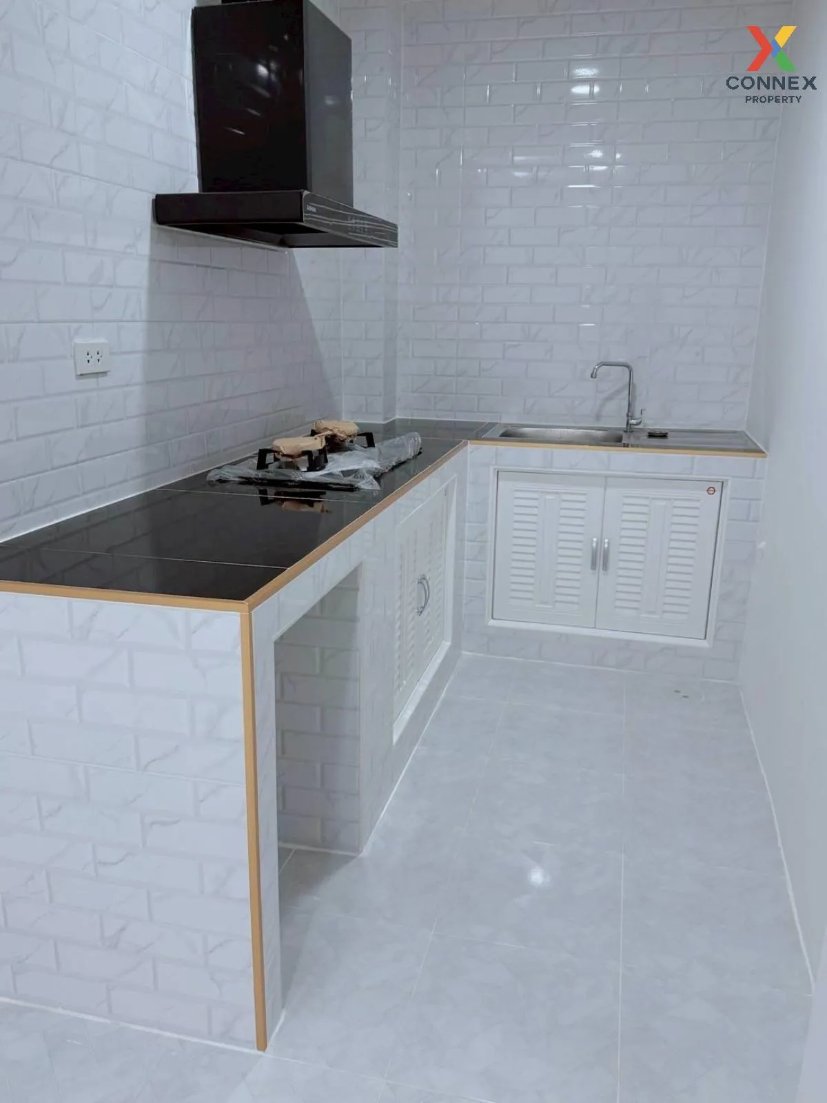 For Sale Townhouse/Townhome  , Baan Tawanna Ville khong 9 , newly