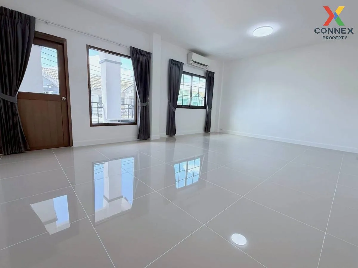 For Sale Townhouse/Townhome  , Baan Tawanna Ville khong 9 , newly