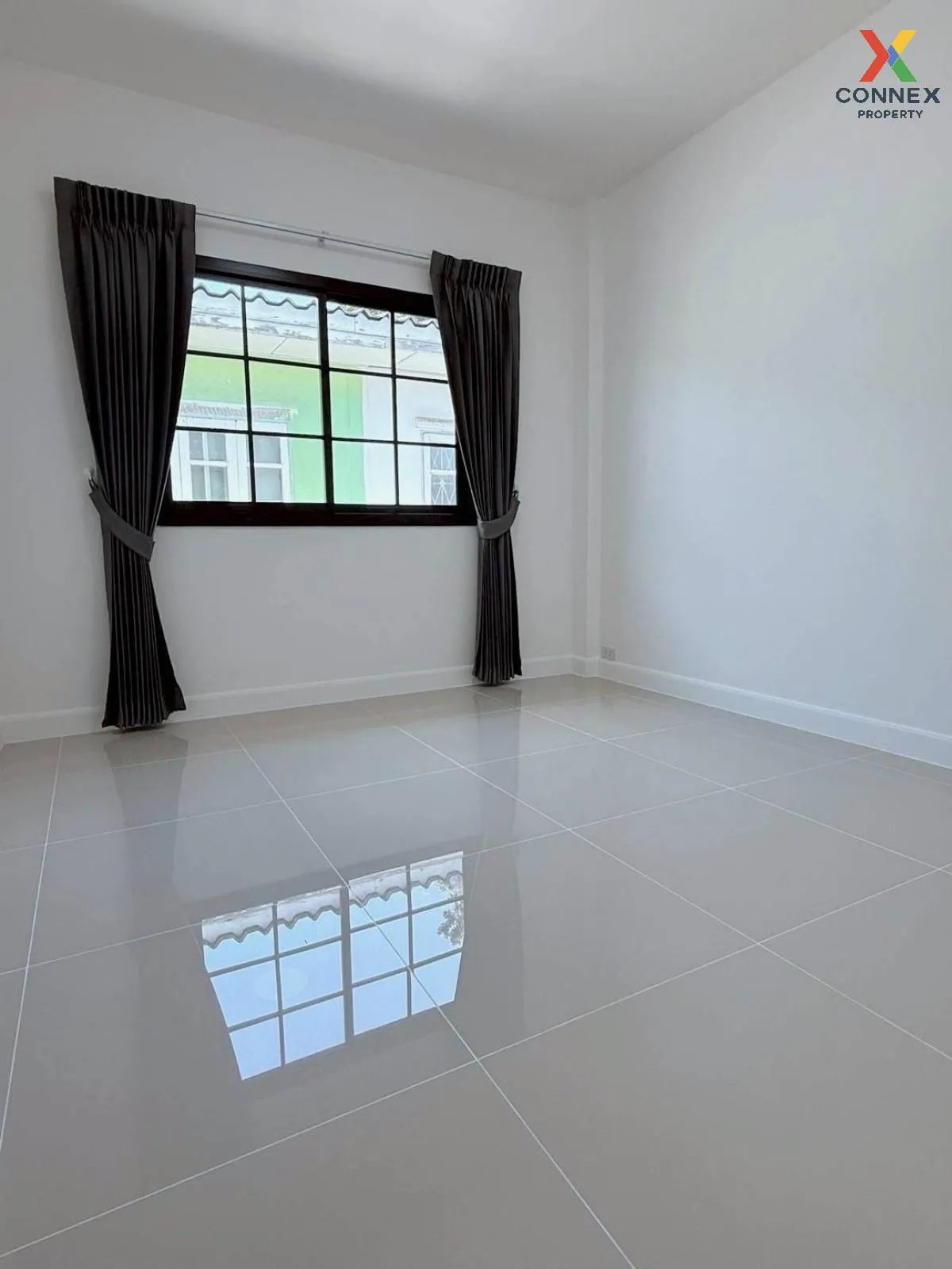 For Sale Townhouse/Townhome  , Baan Tawanna Ville khong 9 , newly
