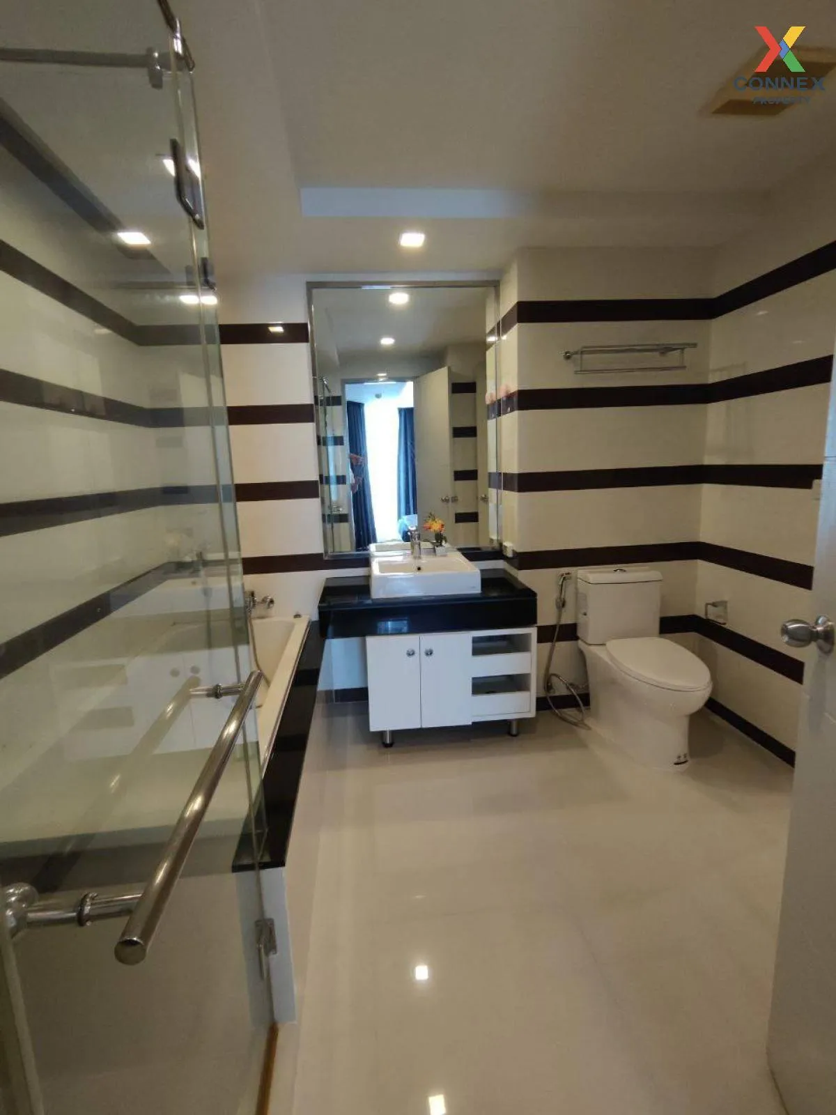 For Rent Condo , Beverly 33 , BTS-Phrom Phong , Khlong Toei Nuea 