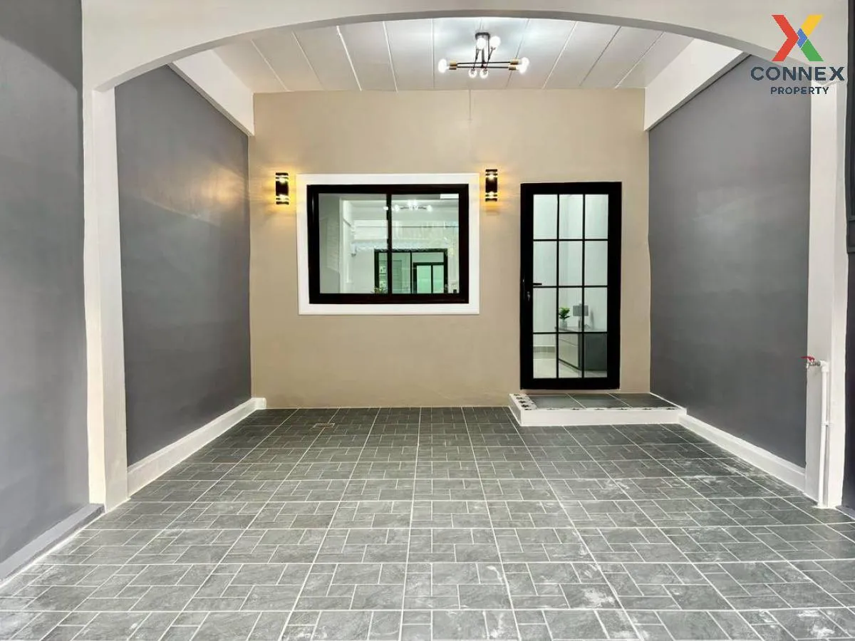 For Sale Townhouse/Townhome  , Buathongthani , newly renovated ,  2