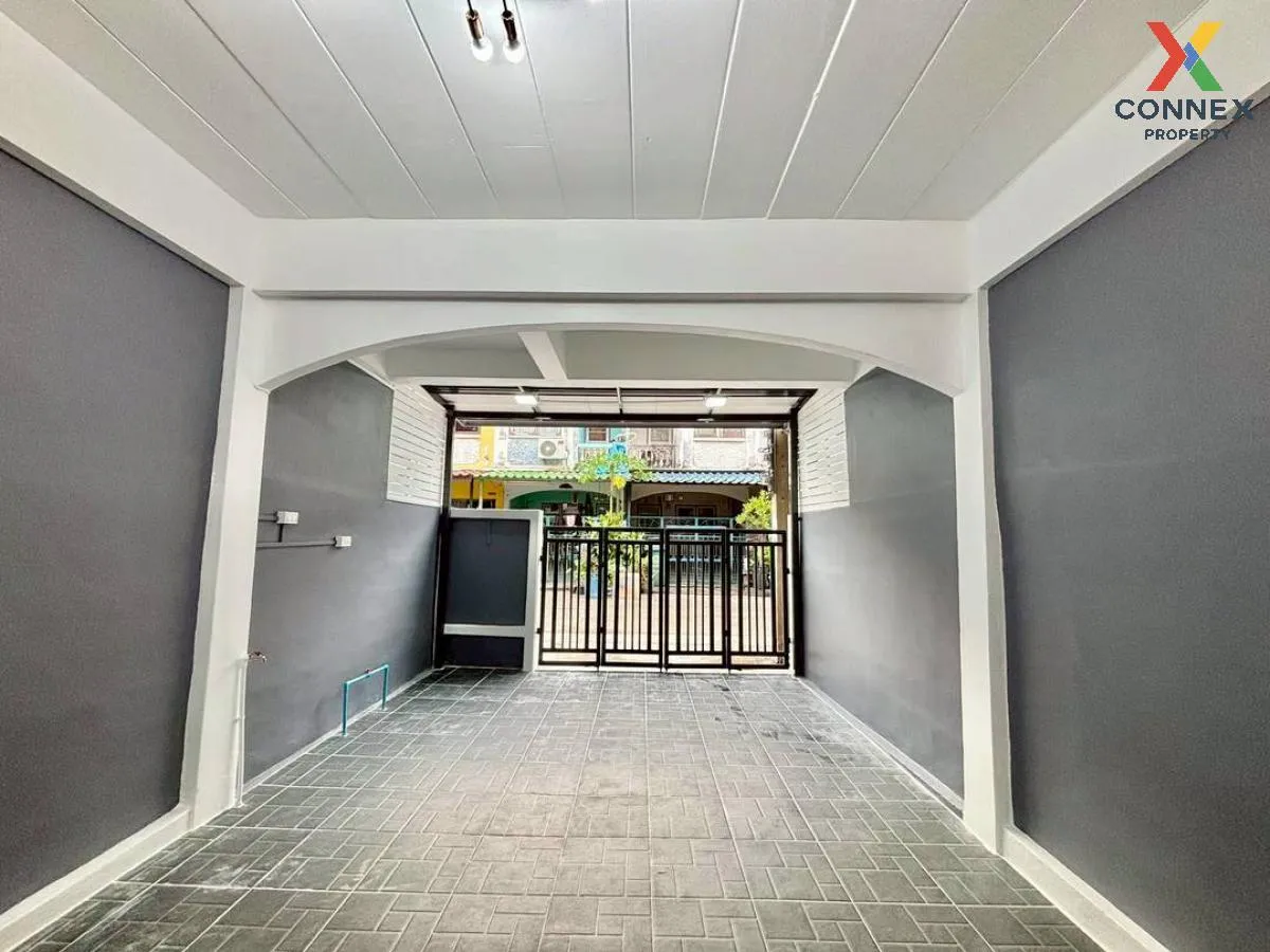 For Sale Townhouse/Townhome  , Buathongthani , newly renovated ,  3