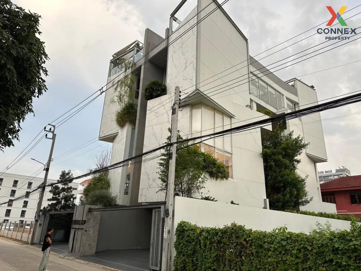 For Sale Homeoffice , D8 Ekkamai - Ramintra , MRT-Ladprao 83 , Ph 1